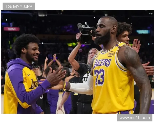 詹姆斯期待与次子布莱斯同台竞技：2026 年选秀或成历史性父子对决